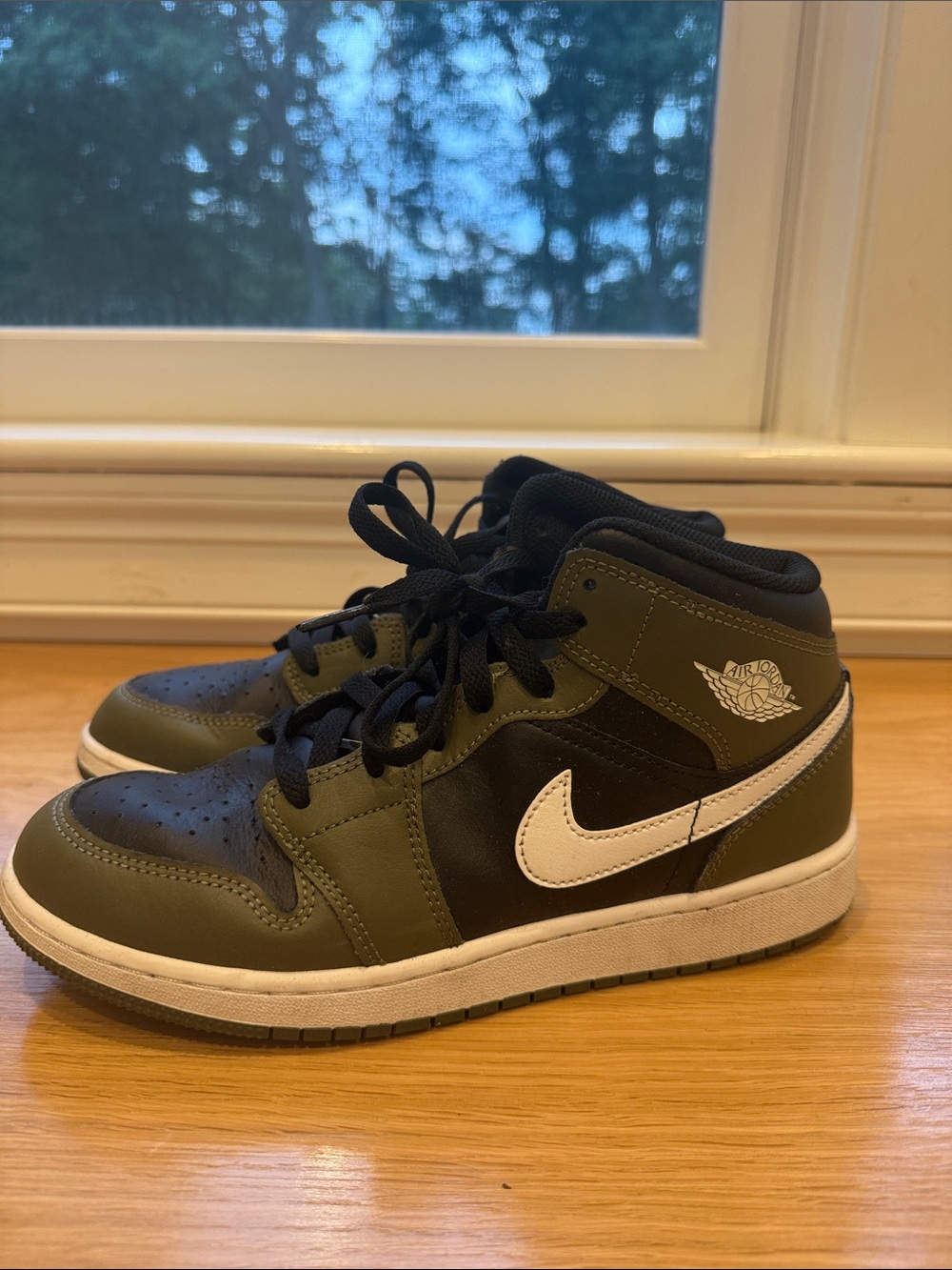 Nike Kids Olive Green Black White Air Jordan 1 Mid-Top Sneakers
